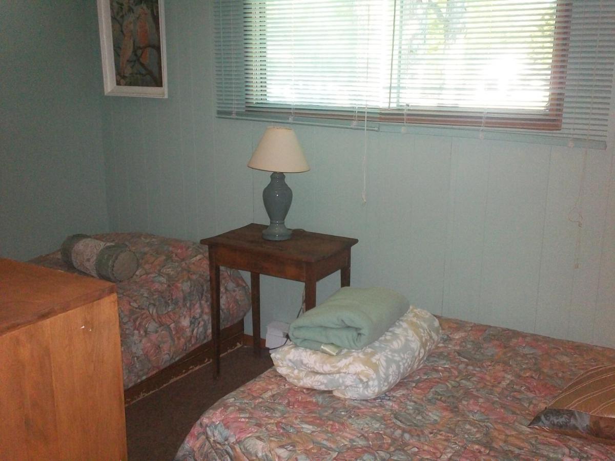 Chalkley'S Sandy Bay Cottage Resort Nipissing Beach Room photo